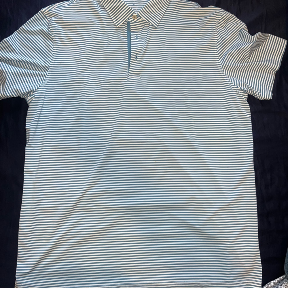 I have a southern Tide collard t-shirt X-L it’s basically brand new.